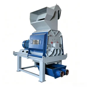 Wear-resistant hammer blade crusher processing wood, biomass, and waste materials with durable cutting blades for industrial crushing