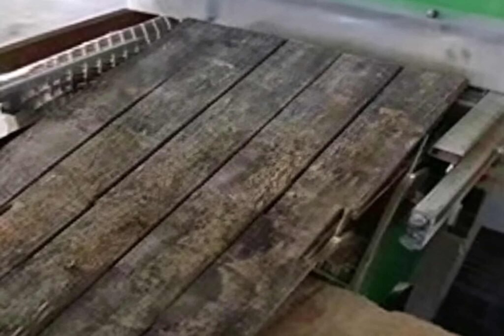 Heavy-duty multi-blade saw for timber mills with multiple circular saw blades